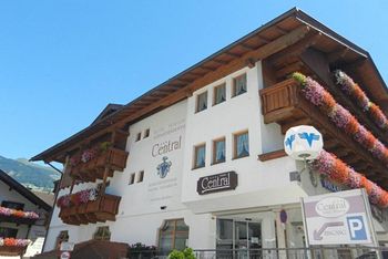 Hotel Apart & Landhaus Central - Fügen - Zillertal